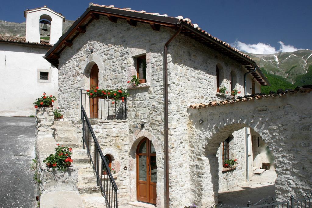 B&B Cascina Dell'Orso Castelsantangelo sul Nera Buitenkant foto